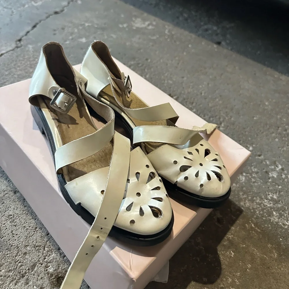 Women white sandals - Picture 1 of 3